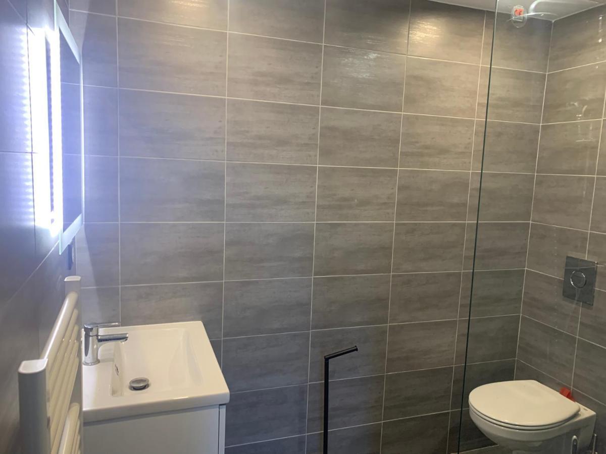Grand Studio Tres Agreable Avec Bar, Cuisine Et Terrasse Cagnes-sur-Mer Exterior photo