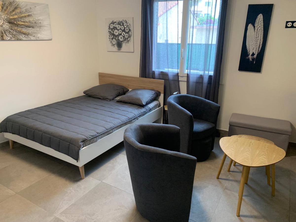 Grand Studio Tres Agreable Avec Bar, Cuisine Et Terrasse Cagnes-sur-Mer Exterior photo
